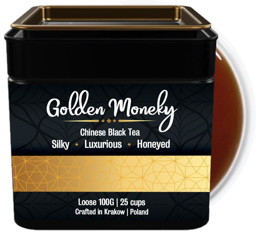 Poznaj Golden Monkey – wyjątkową czarną herbatę o doskonale zbalansowanym smaku, przeznaczoną dla prawdziwych koneserów. Ta starannie selekcjonowana herbata liściasta, zapakowana w stylową metalową puszkę 100 gram, zachwyca aksamitną głębią i wyrafinowaną kompozycją aromatów.

Golden Monkey to herbata o niepowtarzalnym charakterze – jej złociste listki kryją w sobie harmonijną mieszankę smaków: delikatnej słodyczy miodu, subtelnej kwiatowej nuty i lekko ziemistego posmaku. Każdy łyk to prawdziwa uczta dla podniebienia, która pozostawia przyjemne, aksamitne wrażenie. Metalowe opakowanie nie tylko chroni świeżość herbaty, ale także dodaje elegancji, czyniąc z niej idealny prezent dla wymagających miłośników herbaty.

Aby w pełni wydobyć bogactwo smaku Golden Monkey, zaleca się parzenie 1-2 łyżeczek liści w wodzie o temperaturze 90-95°C przez 3-4 minuty. Dzięki tej metodzie herbata odsłania całe swoje spektrum aromatów – od miodowej słodyczy po lekko korzenne tony.

Golden Monkey od Leo Tea to połączenie tradycji i kunsztu herbacianego rzemiosła. Jej wyjątkowy profil smakowy sprawia, że doskonale komponuje się zarówno z porannymi chwilami, jak i popołudniowym relaksem. To herbata dla tych, którzy poszukują nie tylko pobudzenia, ale przede wszystkim wyrafinowanych doznań smakowych.

Golden Monkey – gdzie luksusowy smak spotyka się z herbacianą doskonałością.